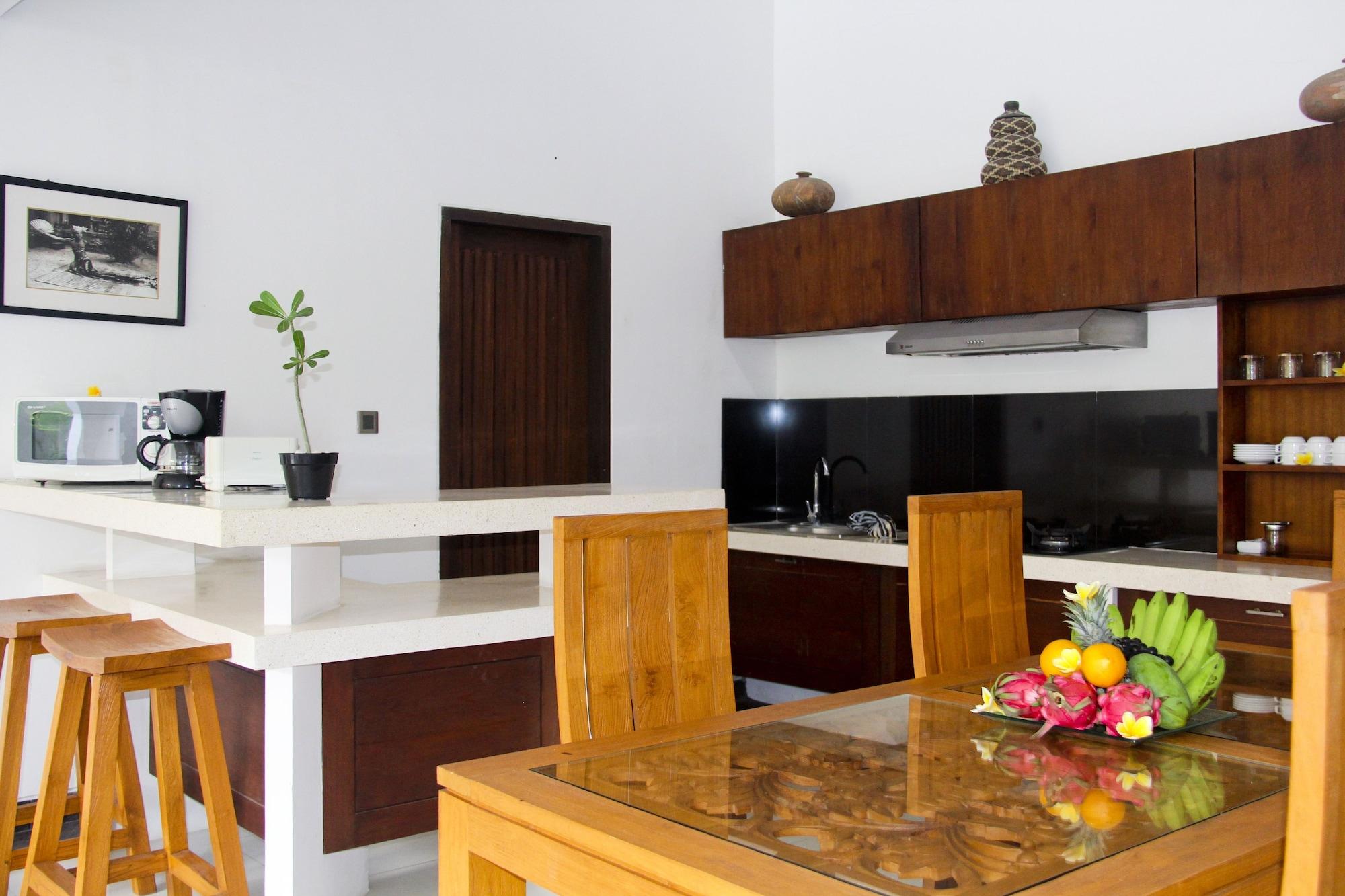 Delu Villas & Suite Kerobokan  Exterior photo